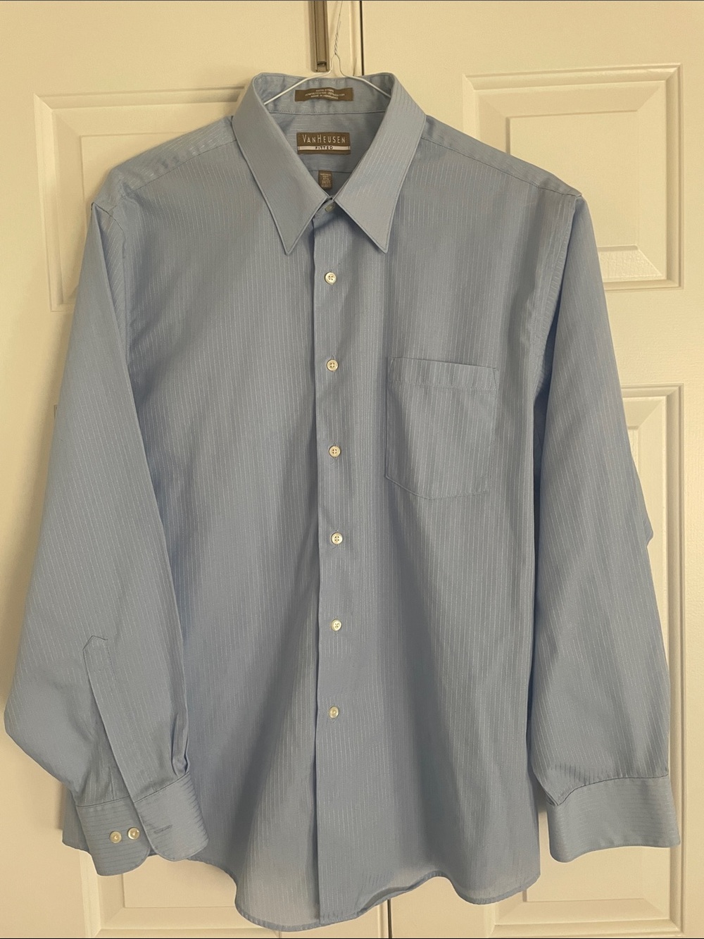Van Heusen fitted long sleeve button down dress shirt